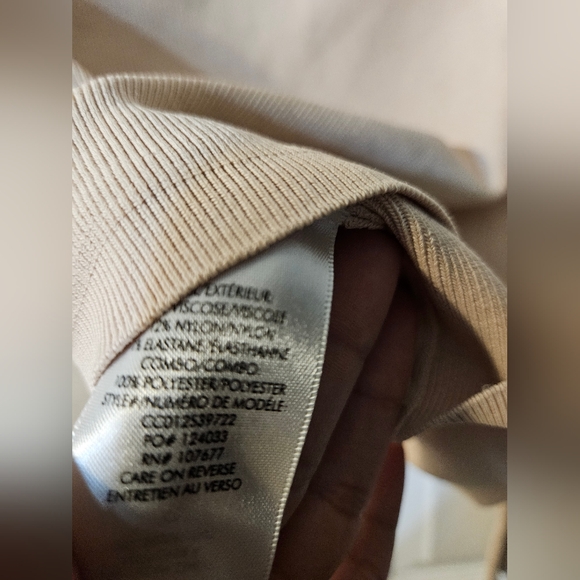 Alice + Olivia ABELLA PUFF SLEEVE CROP TOP - Picture 7 of 7